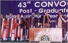Shri Sharad Pawar, former Union Minisiter of Agriculture (second from right)